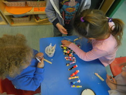 4 children making caterpillars and butterflies